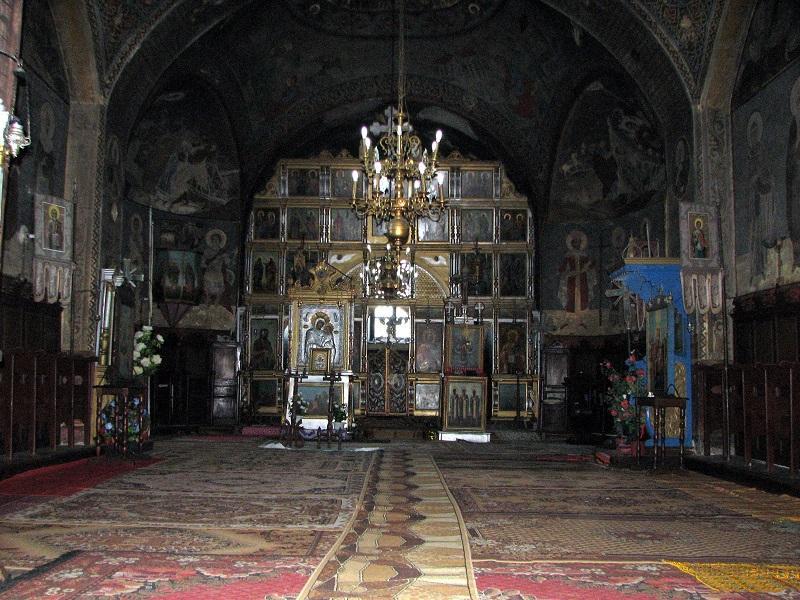 Interiorul bisericii